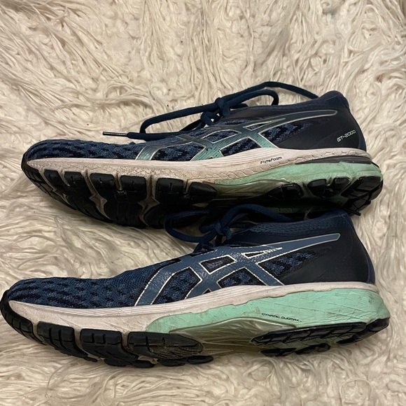 ASICS running shoe in size 9.5 - Picture 3 of 8